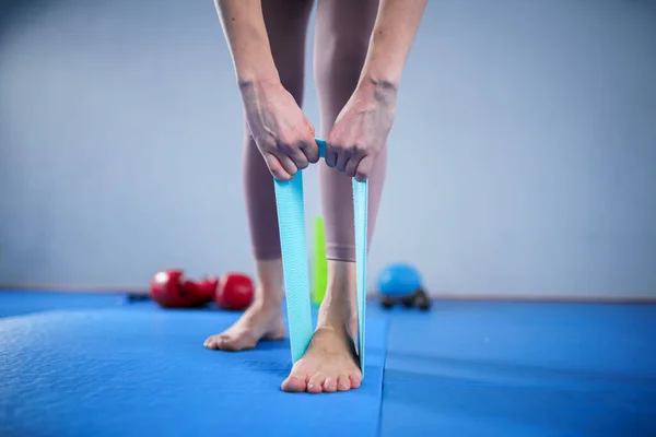 Legs Woman Barefoot Doing Pilates Exercise Elastic Fabric Resistance Band — Fotografia de Stock