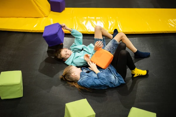 Kinder Sind Aktive Freizeit Sportwochenende Sportzentrum Für Akrobatik Und Trampolin — Stockfoto