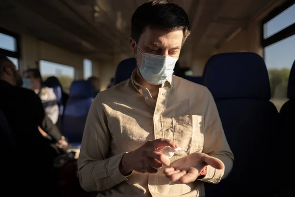 Viaja Con Seguridad Transporte Público Hombre Joven Con Mascarilla Facial —  Fotos de Stock