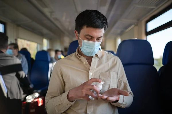 Nuevos Desplazamientos Normales Con Mascarilla Facial Desinfectante Manos Viaja Con —  Fotos de Stock