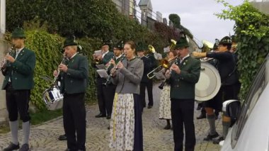 11 Ekim 2025. Bernau am Chiemsee, Almanya. Gemeinde Bernau zeigt bei der Hubertusfeier Respekt vor Natur, Glaube und jahrhundertealten Braeuchen. Hubertusse şarkılarla, dualarla ve toplumla iç içe.