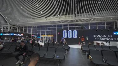 7 Ekim 2023. Roma. İtalya. Aeroporto di Roma Fiumicino Leonardo da Vinci 'nin içinde. Roma, İtalya 'daki yeni uluslararası havaalanı. Romanlardaki modern Avrupa havaalanı terminali.
