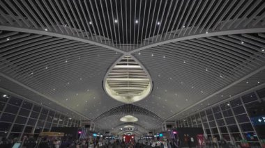 7 Ekim 2023. Roma. İtalya. Aeroporto di Roma Fiumicino Leonardo da Vinci 'nin içinde. Roma, İtalya 'daki yeni uluslararası havaalanı. Romanlardaki modern Avrupa havaalanı terminali.