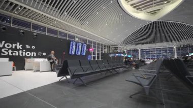 7 Ekim 2023. Roma. İtalya. Aeroporto di Roma Fiumicino Leonardo da Vinci 'nin içinde. Roma, İtalya 'daki yeni uluslararası havaalanı. Romanlardaki modern Avrupa havaalanı terminali.