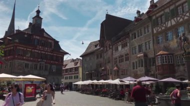 26 Temmuz 2024. Stein am Rhein, İsviçre. Stein am Rhein ist eine Kleinstadt westlich des Bodensee im Nordosten der Schweiz. İsviçre 'nin kuzeydoğusundaki Constance Gölü' nün batısında küçük bir kasaba.