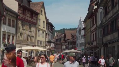 26 Temmuz 2024. Stein am Rhein, İsviçre. Stein am Rhein ist eine Kleinstadt westlich des Bodensee im Nordosten der Schweiz. İsviçre 'nin kuzeydoğusundaki Constance Gölü' nün batısında küçük bir kasaba.