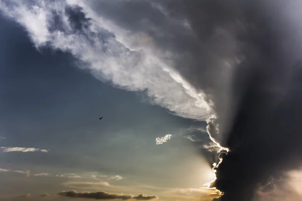 曇り空の太陽の光 . — ストック写真