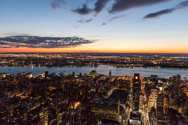 New york city i gryningen . — Stockfoto