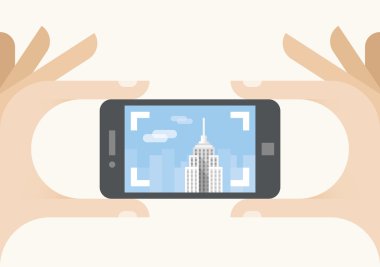 27 Haziran 2014: ABD 'nin New York şehrinde cep telefonu kamerasıyla Empire State Binası' nın fotoğrafını çeken turist. Konseptler: turizm, seyahat, fotoğraf paylaşım hizmetleri (Instagram) blog yazarlığı, tatiller