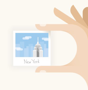 27 Haziran 2014: Empire State Binası fotoğrafı, New York 'ta turistlerin elinde. Konseptler: ABD turizm, seyahat, dönüm noktaları, fotoğraf paylaşım hizmetleri (Instagram), blog yazma, tatiller