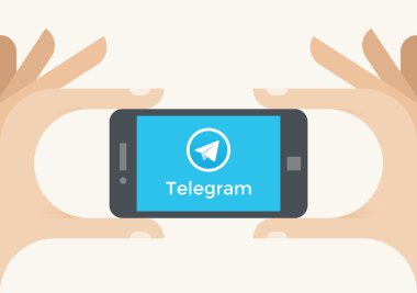 New York, Amerika Birleşik Devletleri - 14 Ağustos 2013: cep telefonu başlatılan sosyal ağ hizmeti telgraf üstünde belgili tanımlık perde ile holding insan eller