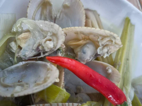 Simple Dish Asian Saltwater Clam Chilli Lemongrass Garlic Clear Broth — Stock Photo, Image