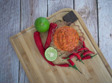 Karides ezmesi sambal ya da sambal belacan olarak da bilinir. Malezya 'da meşhur geleneksel bir dalış. Seçici odak noktaları. Bulanık arkaplan