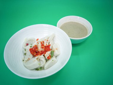 Laksam, hindistan cevizi balığı soslu sebzeli pilav. Doğu Yakası Malezya 'da popüler geleneksel yiyecekler