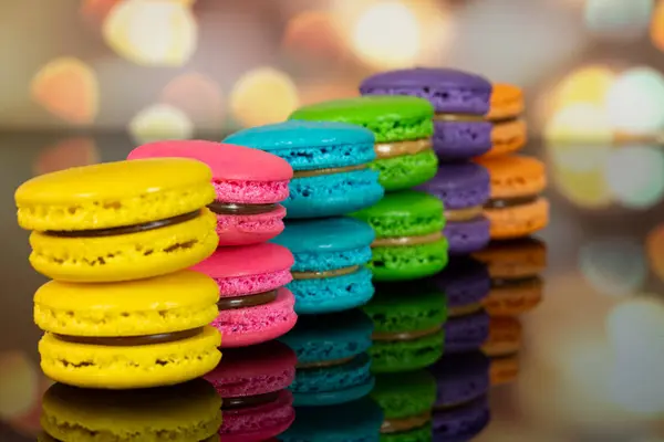 Heerlijke Macarons Een Beroemd Veelkleurig Frans Dessert Rij Selectieve Focus — Stockfoto