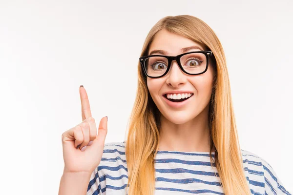 Nahaufnahme Foto von Mädchen mit Brille, die eine Idee haben — Stockfoto