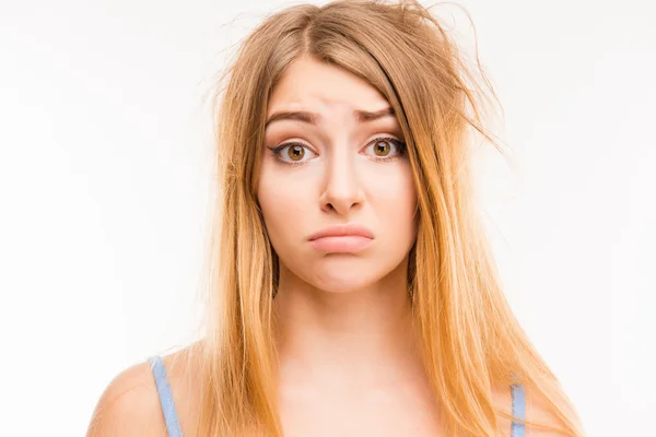 Menina perturbada com cabelo problema — Fotografia de Stock