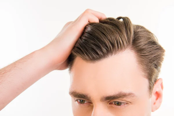 Close up photo of healthy man combing his hair with fingers — Stock Photo, Image