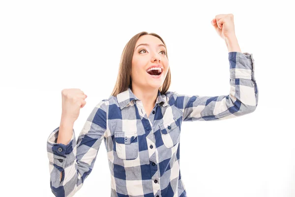 Retrato de una joven feliz triunfando con los puños levantados — Foto de Stock