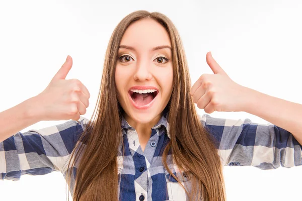 Feliz mujer alegre en camisa a cuadros mostrando los pulgares hacia arriba —  Fotos de Stock