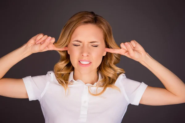 Close up photo of annoyed young woman plugging ears with fingers — Stock Photo, Image