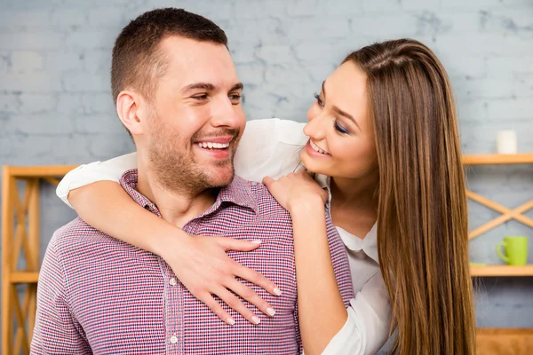 Portrait of happy couple in love embracing and looking at each o — Stock Photo, Image