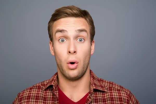 Portrait of handsome young shocked man with open mouth — Stock Photo, Image