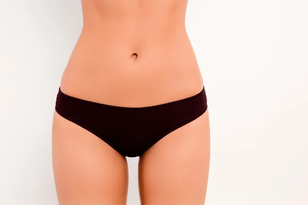 Närbild foto av flickans bikinilinjen med svarta trosor — Stockfoto