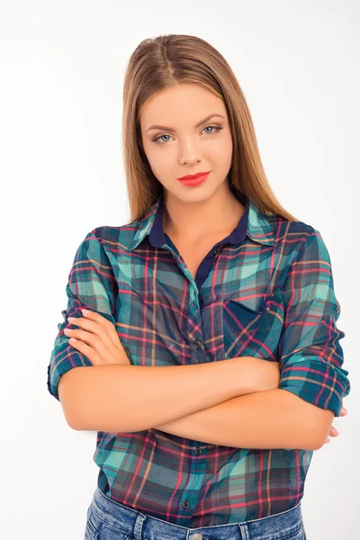 Bonito calma e confiante jovem mulher na camisa — Fotografia de Stock