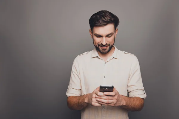Handsome happy  young man typing message to his girlfriend — Stock Photo, Image