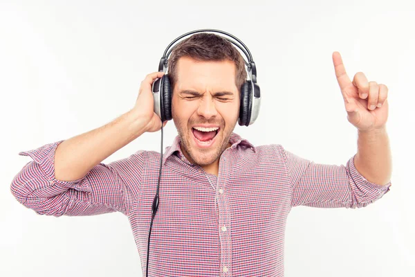 Cheerful man in headphones listening music and gesturing with fi — Stock Photo, Image