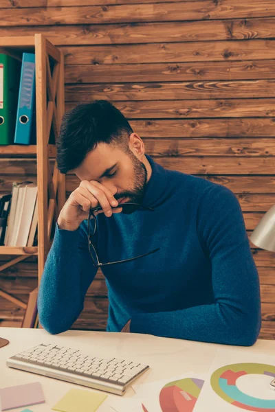 Serious minded man thinking about way to solve his problems — Stock Photo, Image