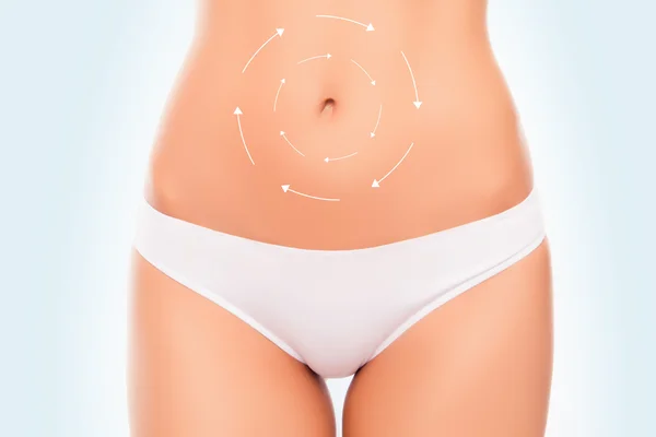 Foto de close-up da barriga da mulher com as setas de desenho. Estômago — Fotografia de Stock