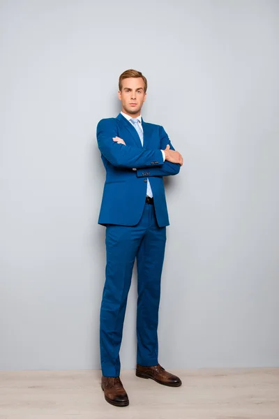 Full length portrait of handsome man in suit with crossed hands — Stock Photo, Image