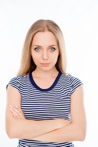 Portrait de belle jeune femme souriante aux mains croisées — Photo