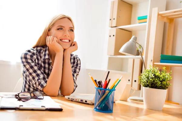 Attractive young smiling woman having break and dreaming — Stock Photo, Image