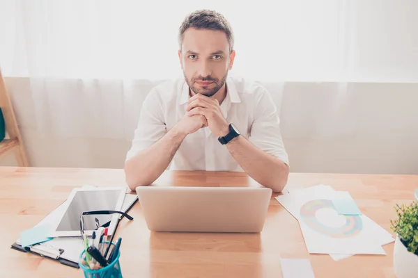 Portrait of unhappy exhausted man with laptop thinking about har — Stock Photo, Image