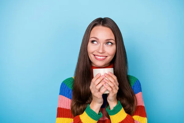 Close-up portrait of her she nice attractive lovely pretty charming dreamy cheerful cheery brown-haired girl drinking cacao thinking guess isolated bright vivid shine vibrant blue color background — Stock Photo, Image