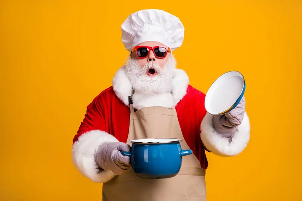 Photo of overjoyed grandpa chef cap hold pan gloves cook family recipe open lid look inside smell amazing aroma wear x-mas red costume coat sun specs apron isolated yellow color background — Stock Photo, Image