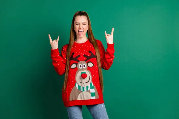 Portrait of her she nice attractive crazy cool overjoyed cheerful cheery long-haired girl showing double horn sign grimacing fooling life lifestyle heavy metal isolated over green color background — Stock Photo, Image