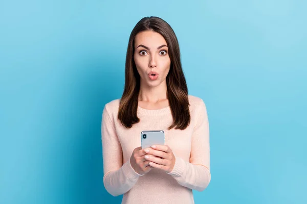 Portrait of her she nice attractive amazed wondered girl using gadget blogging chatting browsing news post pout lips isolated over bright vivid shine vibrant blue color background — Stock Photo, Image