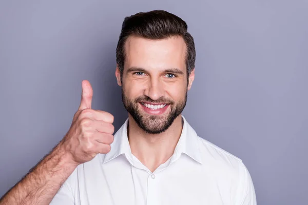 Close-up portrait of his he nice attractive content successful cheerful cheery glad brunet guy executive director employee showing thumbup isolated over gray pastel color background — Stock Photo, Image