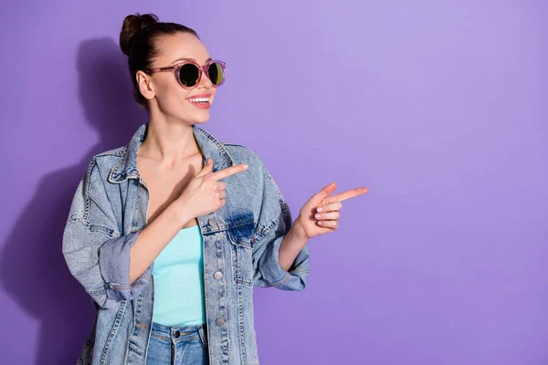 Portrait of positive cheerful girl promoter point index finger copyspace recommend suggest select ads promo wear good look tank-top isolated over purple color background — Stock Photo, Image