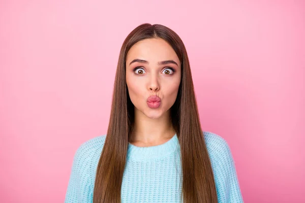 Lesbe mit lila Haaren und ihre blonde Stieftochter Lesbe mit lila Haaren und ihre blonde Stieftochter