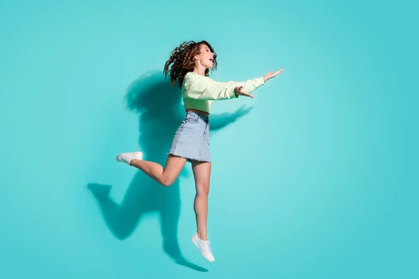 Full length body size side profile photo of girl going hug embrace catch jumping isolated on vibrant teal color background with copyspace — Stock fotografie