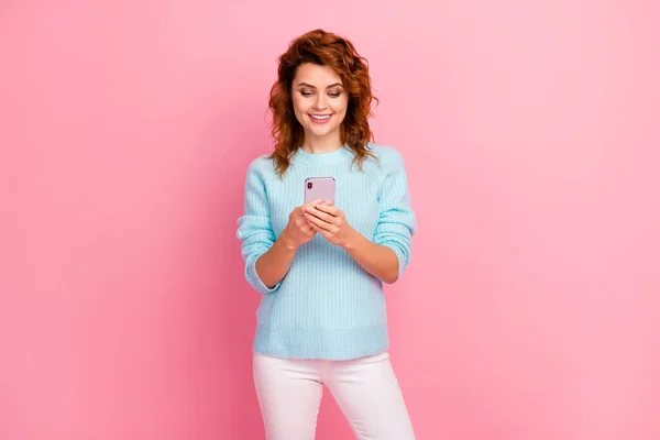 Portrait of her she nice-looking attractive lovely pretty charming focused cheerful cheery wavy-haired girl using digital device isolated over pink pastel color background — Stock Photo, Image