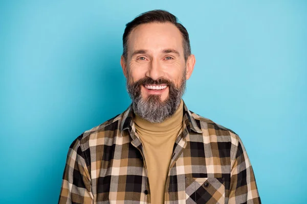Photo of satisfied person toothy smile look camera wear checkered outfit isolated on blue color background — Stock Photo, Image