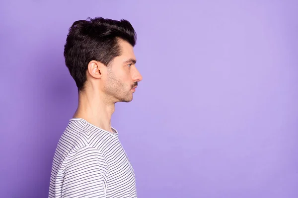 Profile photo of self-assured bearded guy look empty space wear white striped t-shirt isolated violet background — Stock Photo, Image