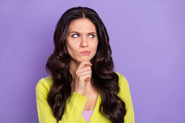 Foto van minded uncertain lady look empty space finger chin wear green cardigan isolated violet color background — Stockfoto