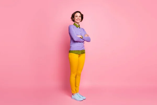 Full size photo of funny lady good mood arms crossed wear jumper pants sneakers isolated pink color background — Stock Photo, Image